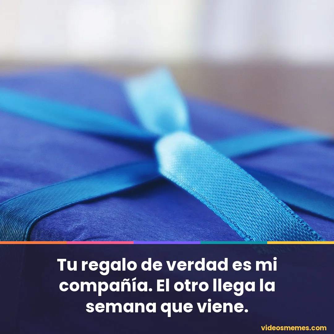 Caja de regalo con lazo con la frase: tu regalo es mi compañía, el otro llega la semana que viene